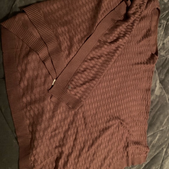 Lululemon divinity poncho - Picture 3 of 4